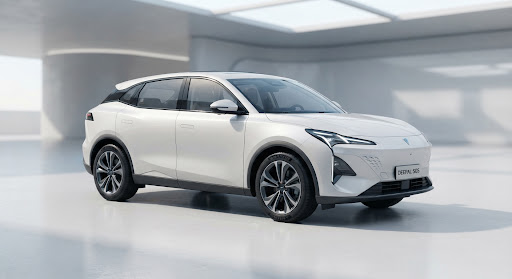 White Deepal S05 range-extended electric SUV, front three-quarter view